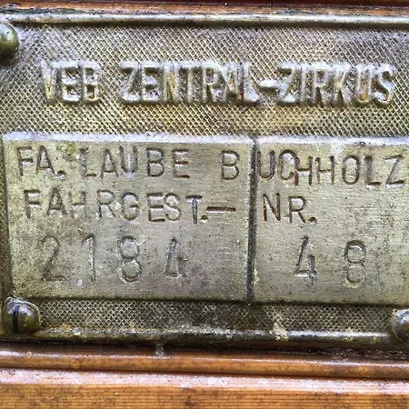 Vintage Zirkuswagen *